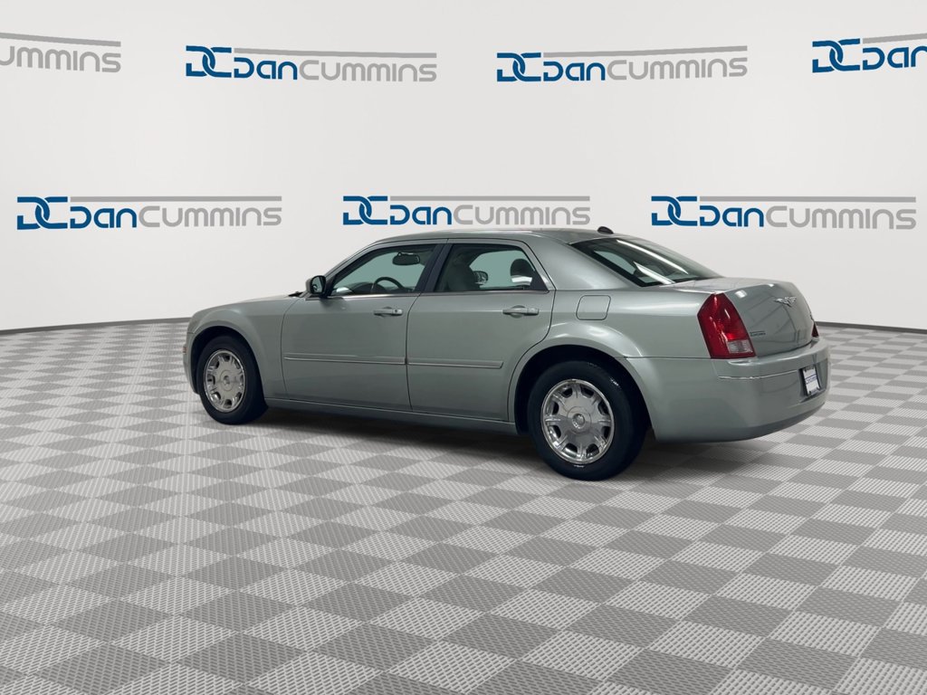 Used 2005 Chrysler 300 Touring RWD image 6