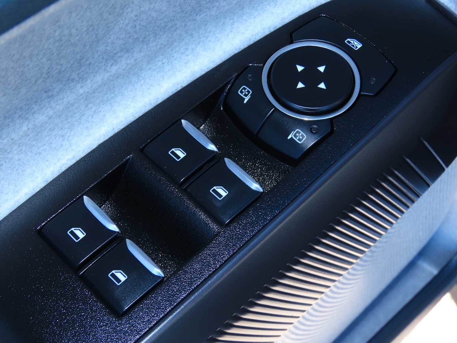 Certified 2025 Ford Maverick XLT w/ XLT Luxury Package image 16