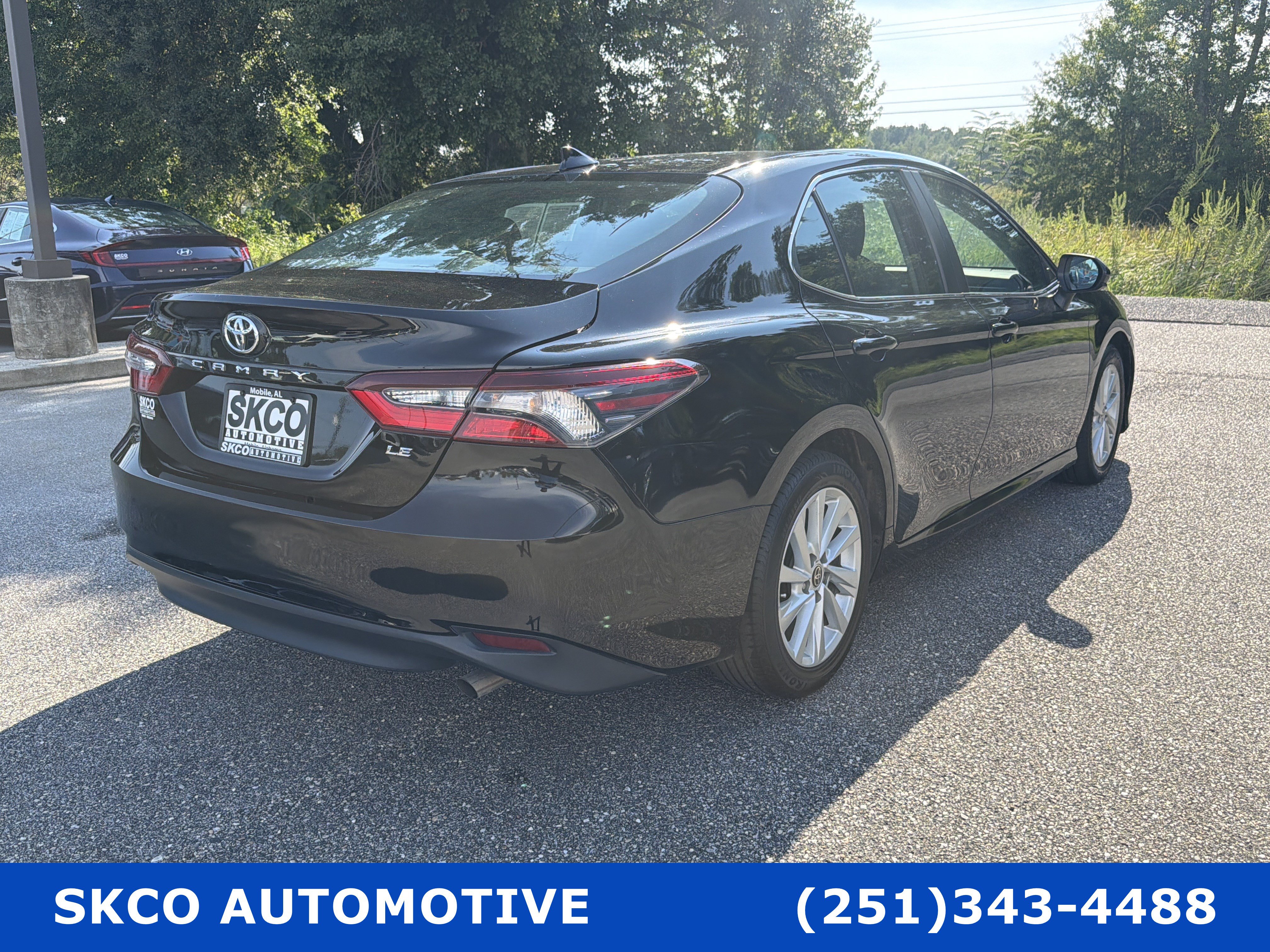 Used 2023 Toyota Camry LE FWD image 5