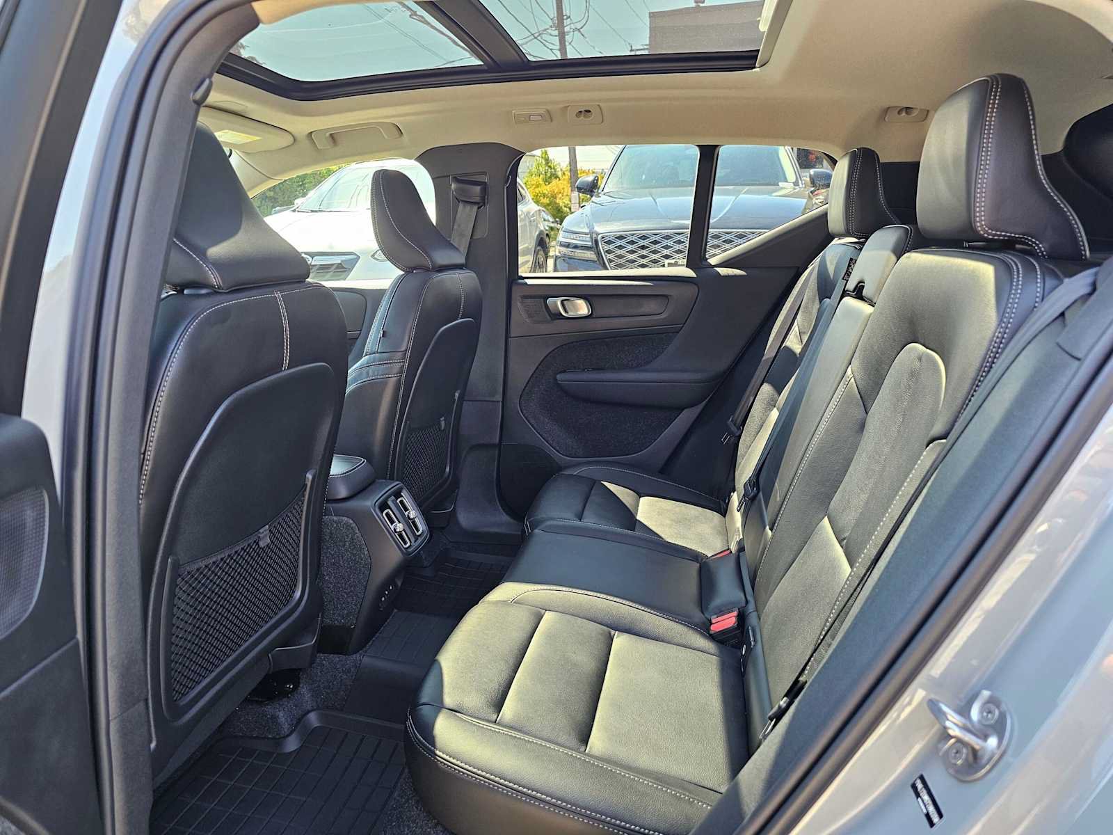 New 2026 Volvo XC40 B5 Ultra w/ Protection Package Premier AWD/4WD image 18