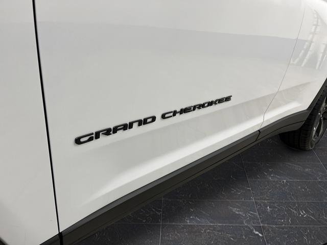 Used 2023 Jeep Grand Cherokee Limited w/ Luxury Tech Group II image 35