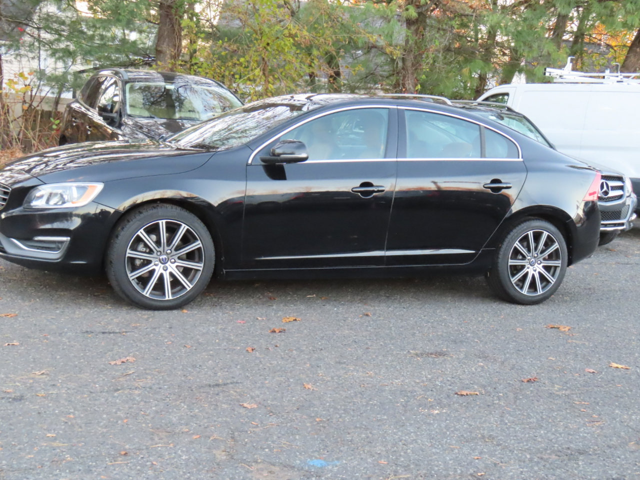 Used 2017 Volvo S60 T5 Inscription image 2