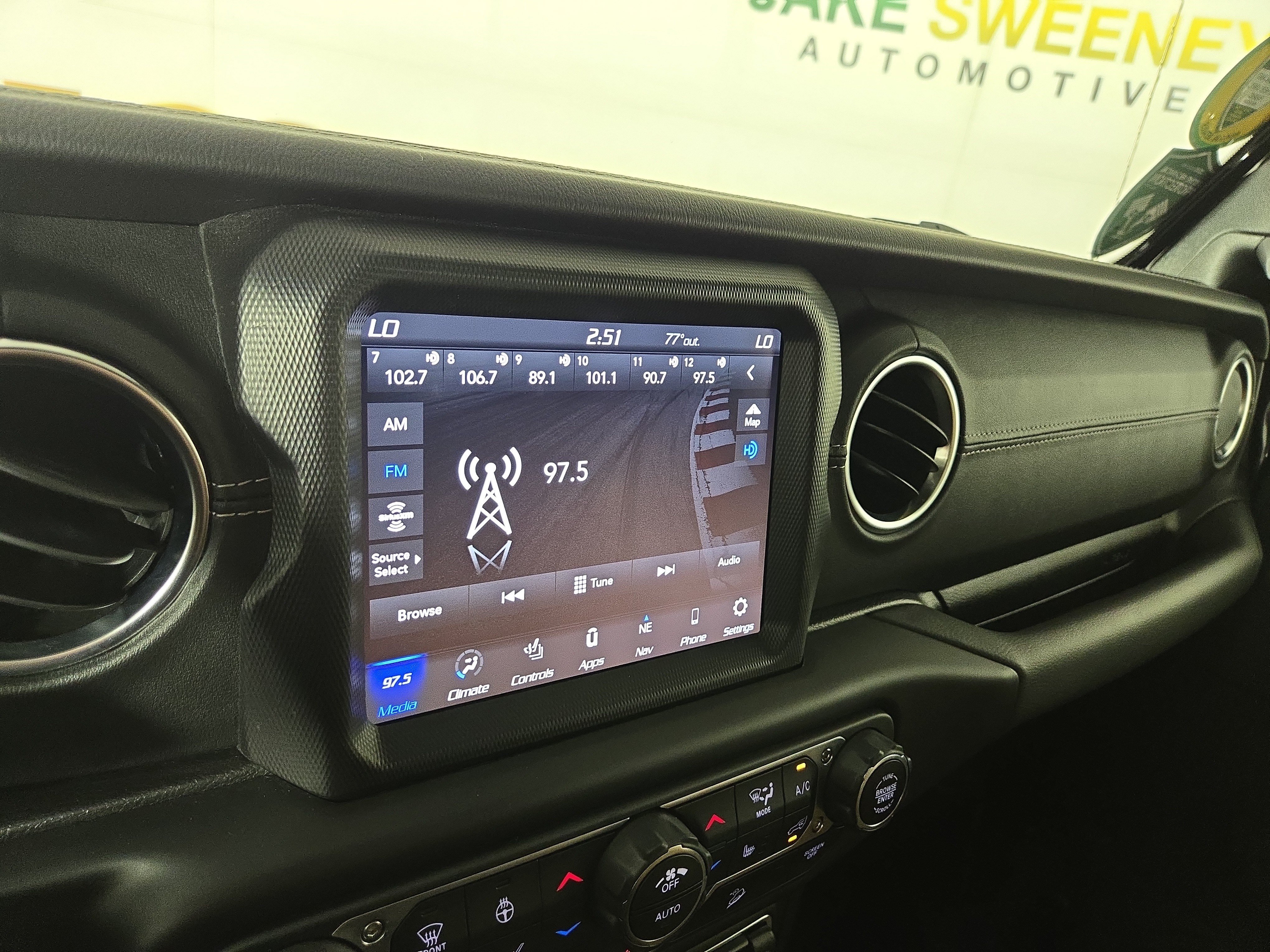 Used 2020 Jeep Wrangler Unlimited Sahara AWD/4WD image 19