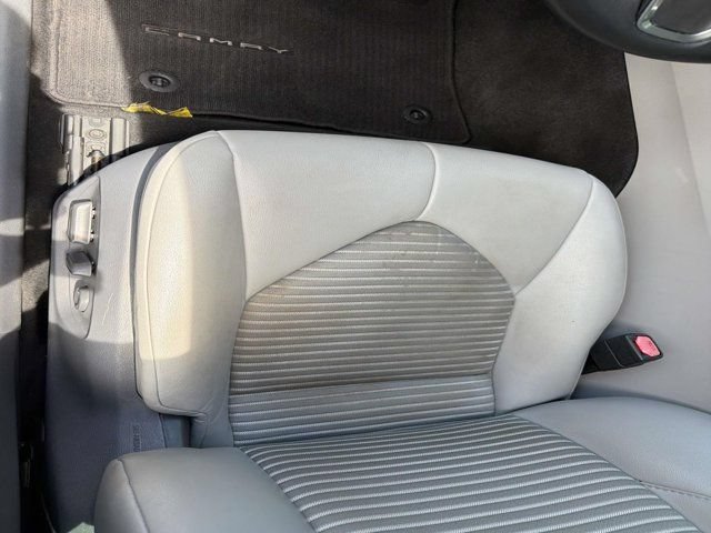 Used 2018 Toyota Camry SE FWD image 9