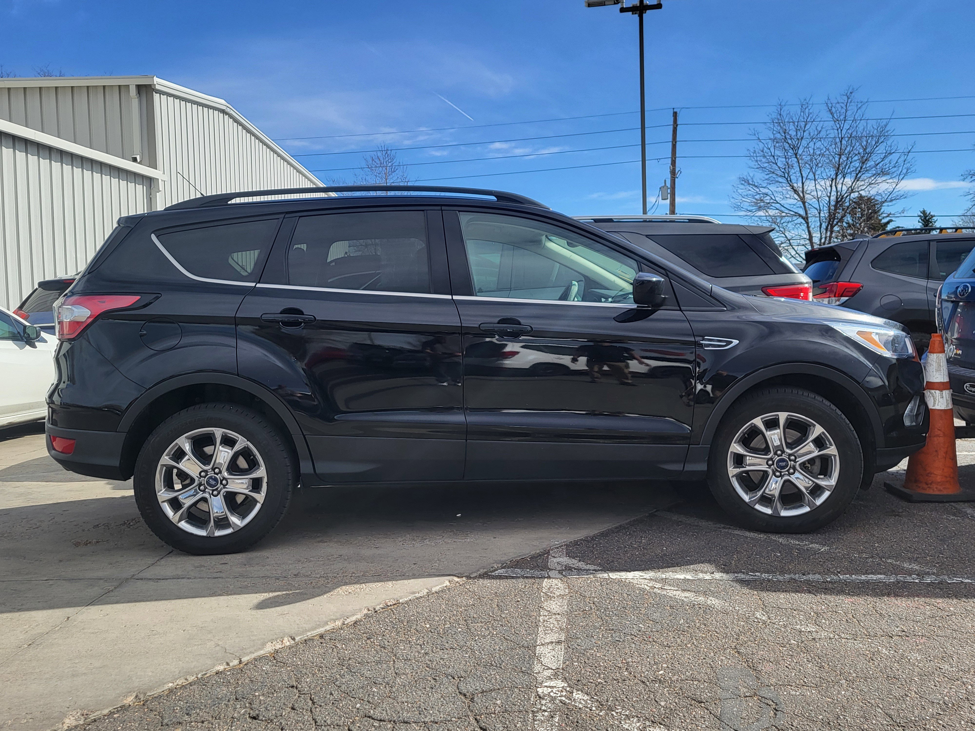 Used 2018 Ford Escape SE w/ Ford Safe & Smart Package image 4