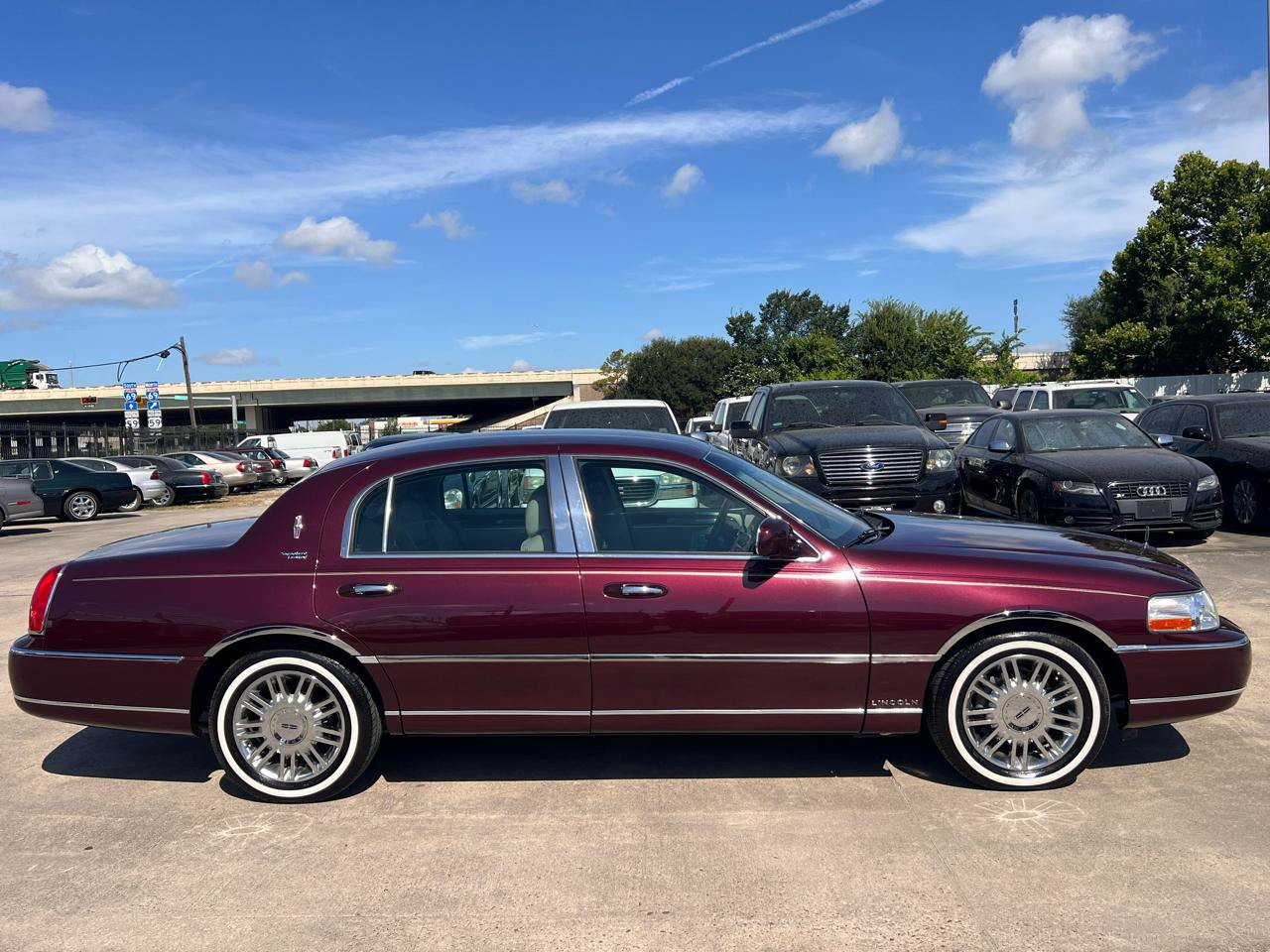 Used 2006 Lincoln Town Car Signature RWD image 9