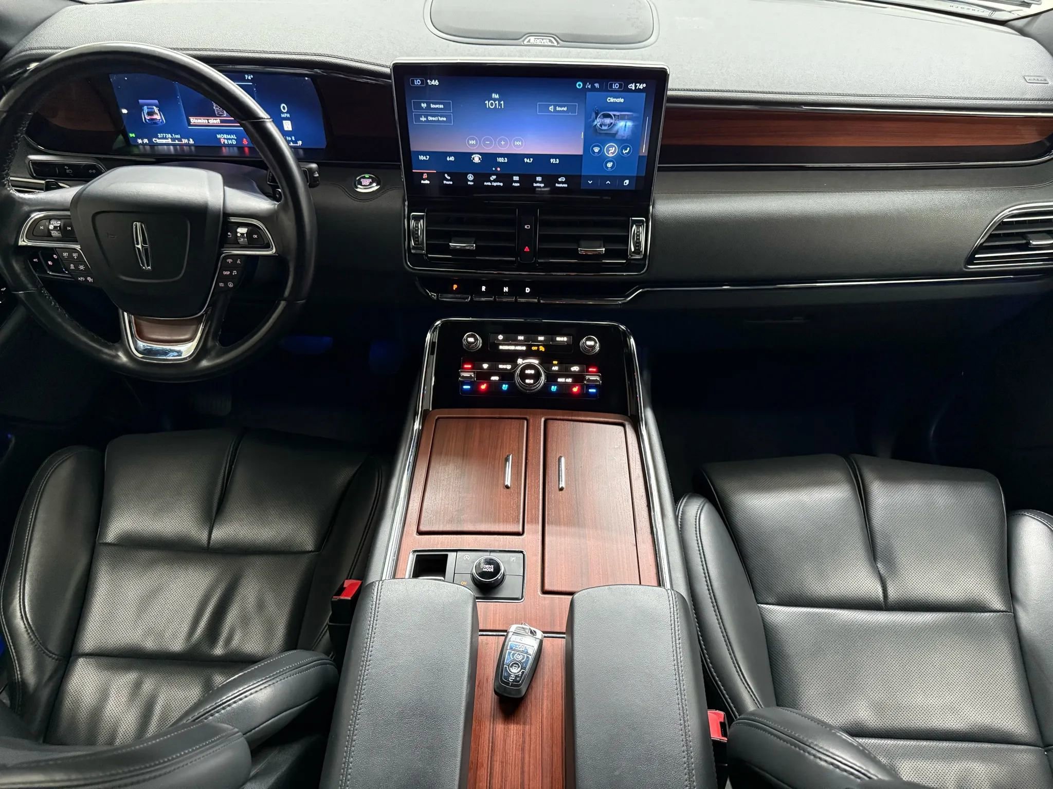 Used 2023 Lincoln Navigator L Standard Sport Utility 4D image 2