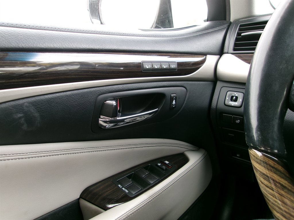 Used 2016 Lexus LS 460 w/ Comfort Package image 21