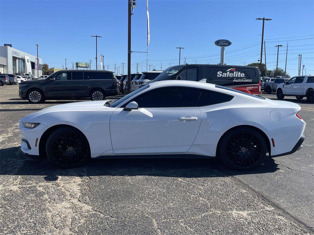 Used 2024 Ford Mustang Coupe image 6