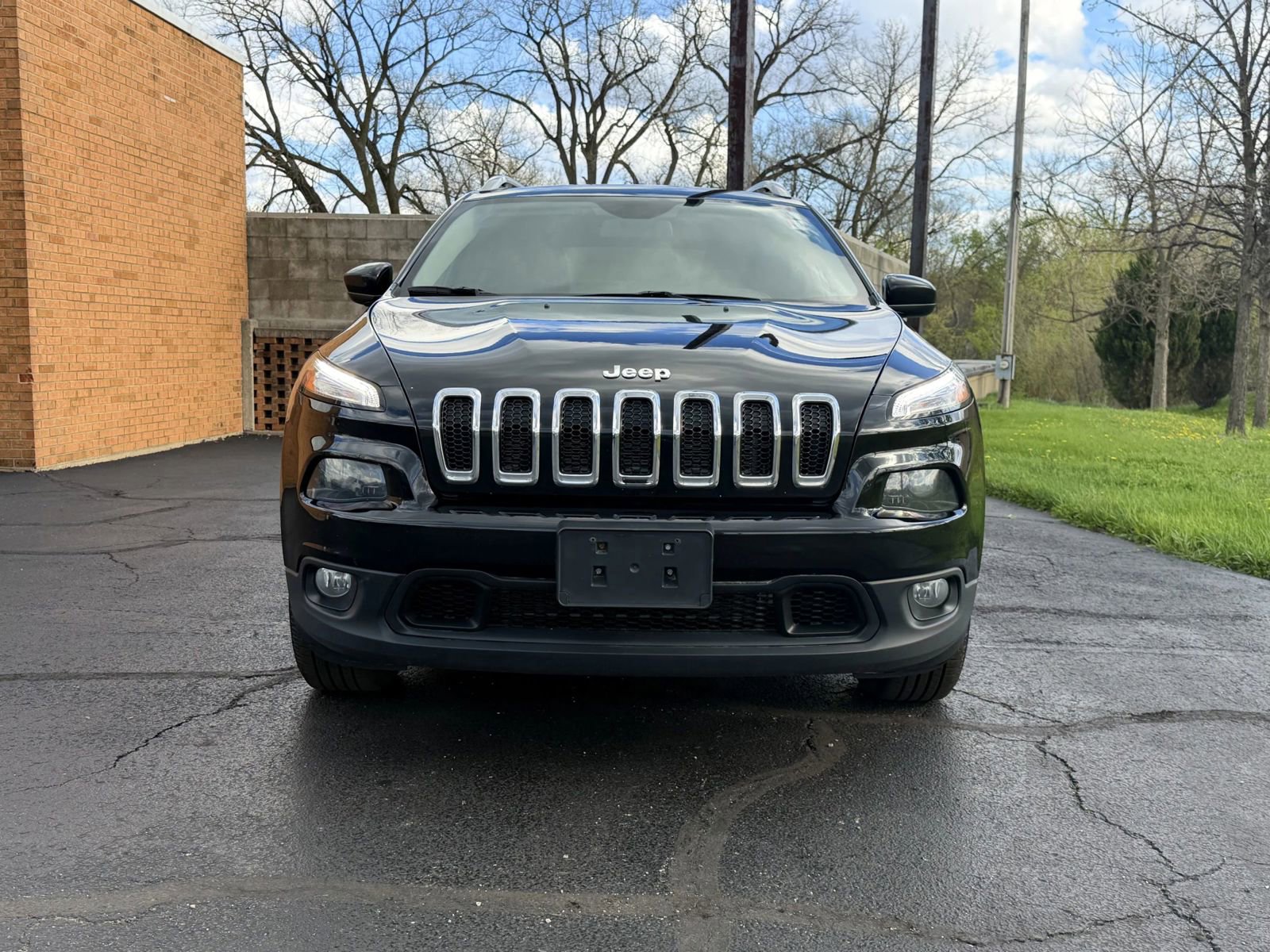Used 2018 Jeep Cherokee Latitude Plus w/ Cold Weather Group AWD/4WD image 12