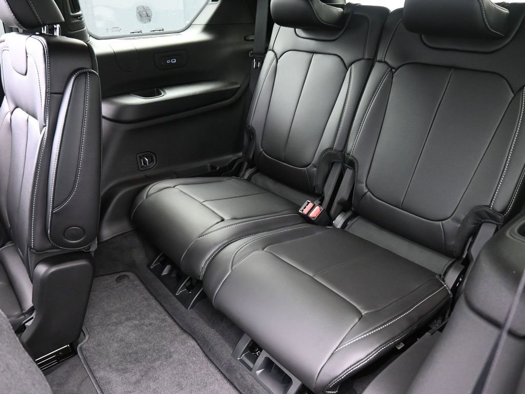 New 2026 Jeep Grand Cherokee L Limited w/ Limited Altitude Package AWD/4WD image 13