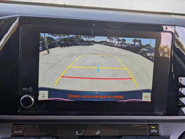 Used 2025 Toyota Camry LE image 11