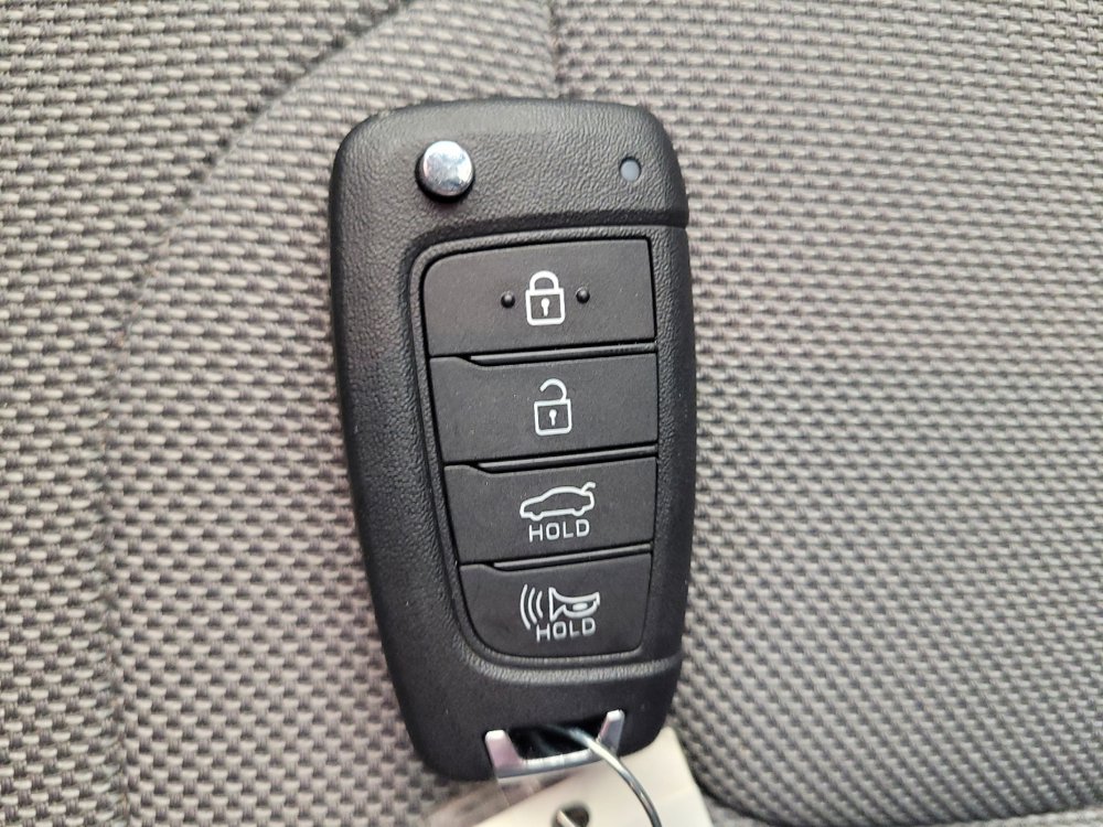 Used 2025 Hyundai Elantra SE FWD image 32