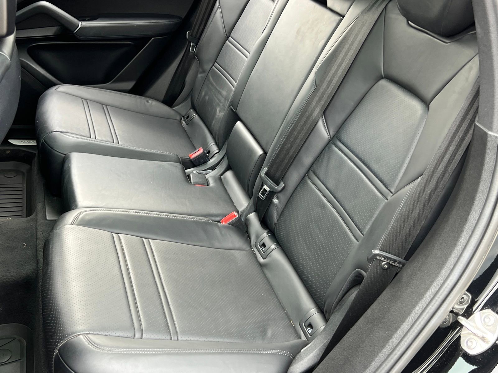 Certified 2023 Porsche Cayenne Coupe AWD/4WD image 18