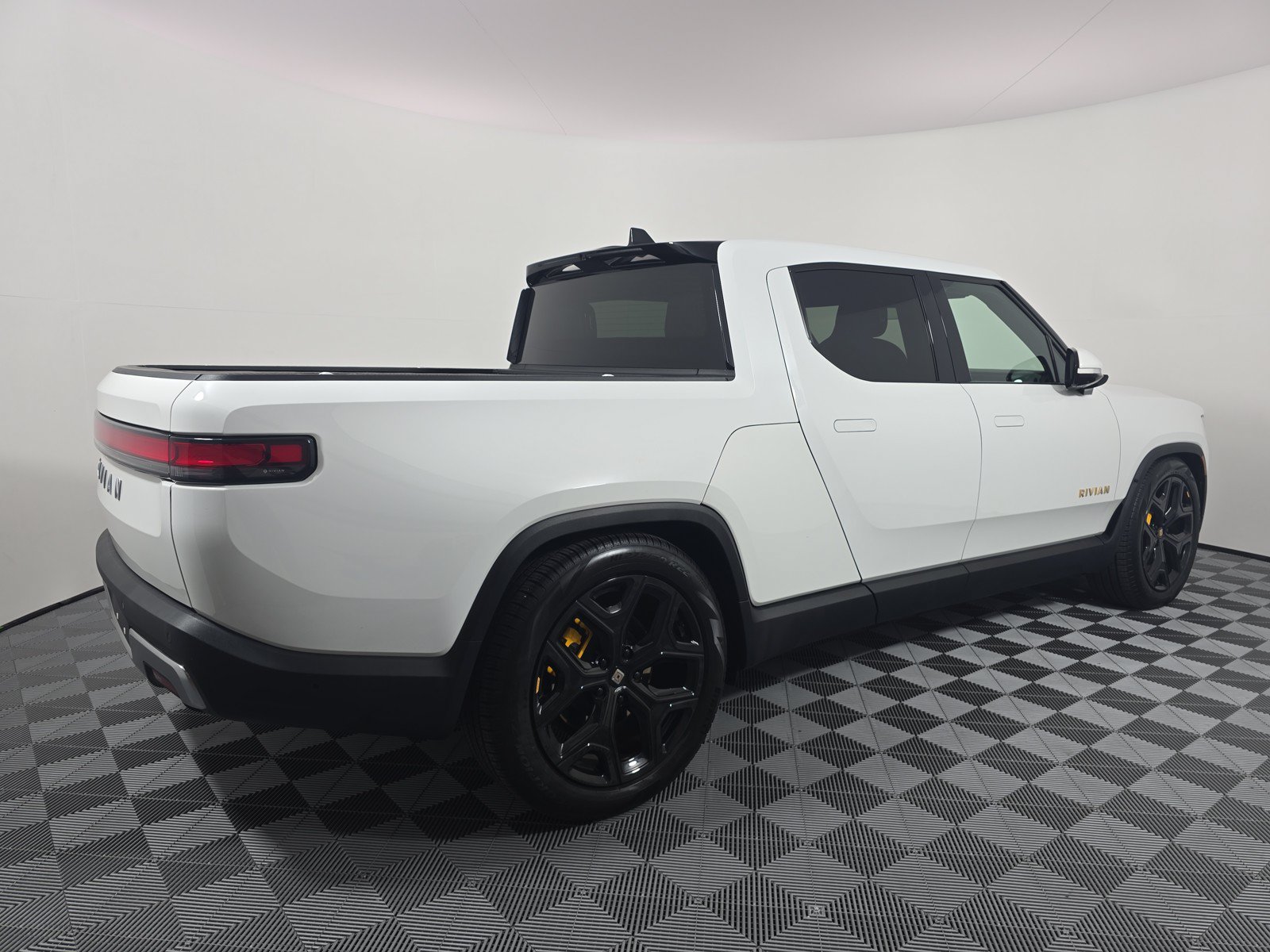 Used 2024 Rivian R1T Adventure AWD/4WD image 5