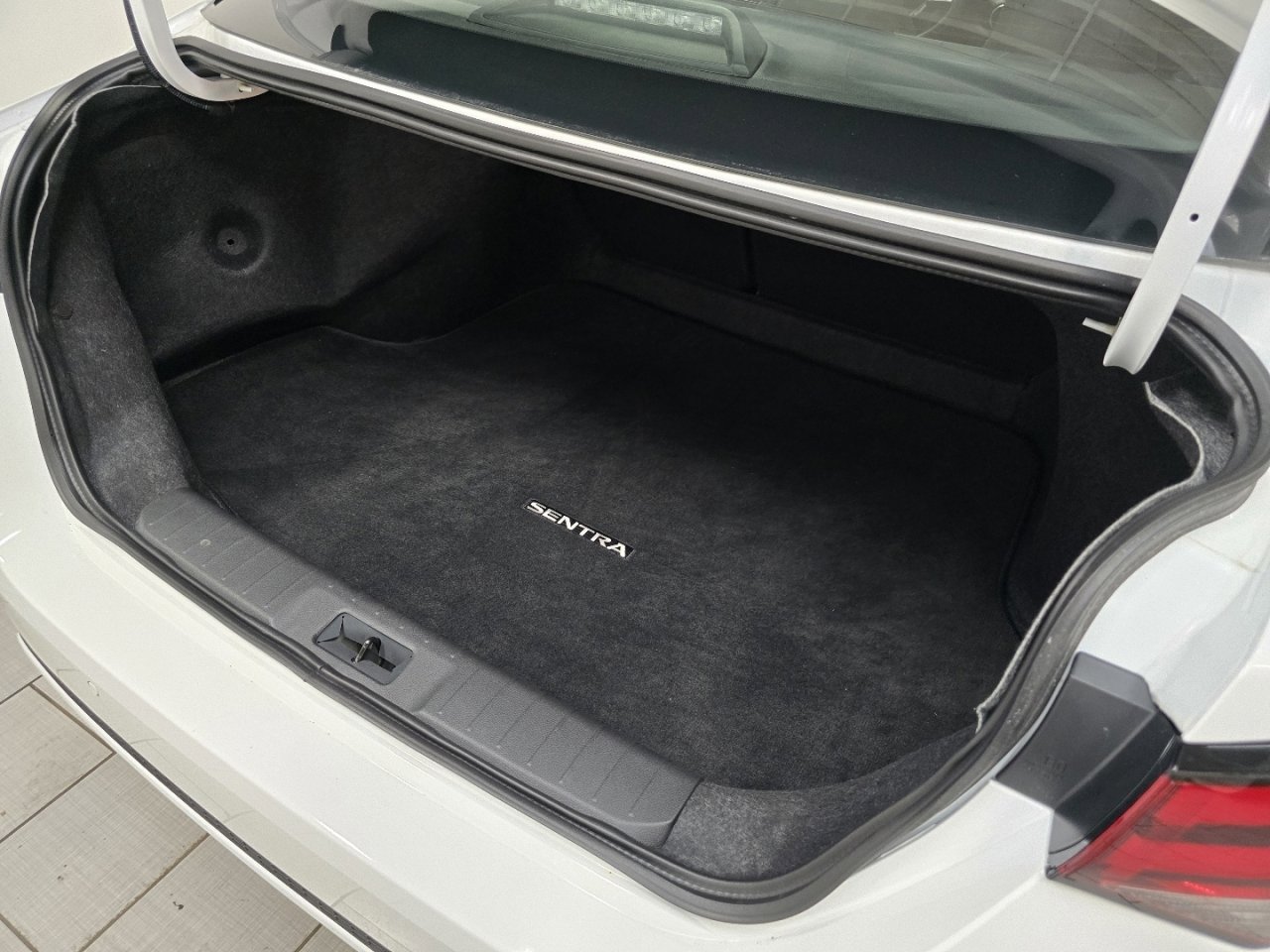 Used 2025 Nissan Sentra SV image 14