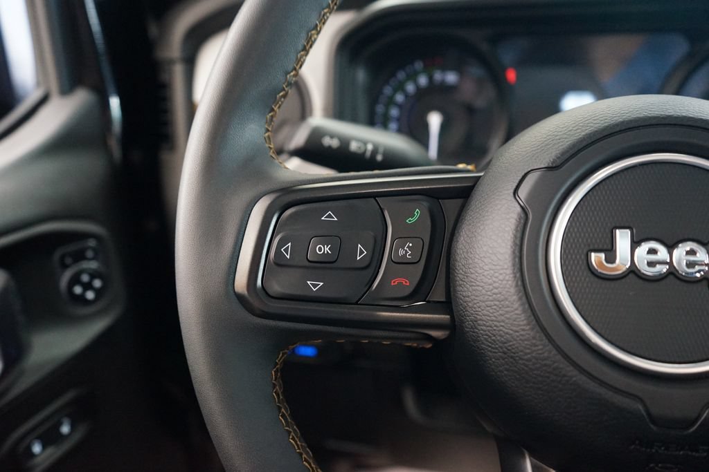 Used 2024 Jeep Wrangler Unlimited AWD/4WD image 31