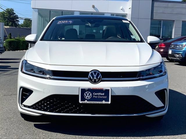 Used 2025 Volkswagen Jetta SE w/ Sunroof Package FWD image 8