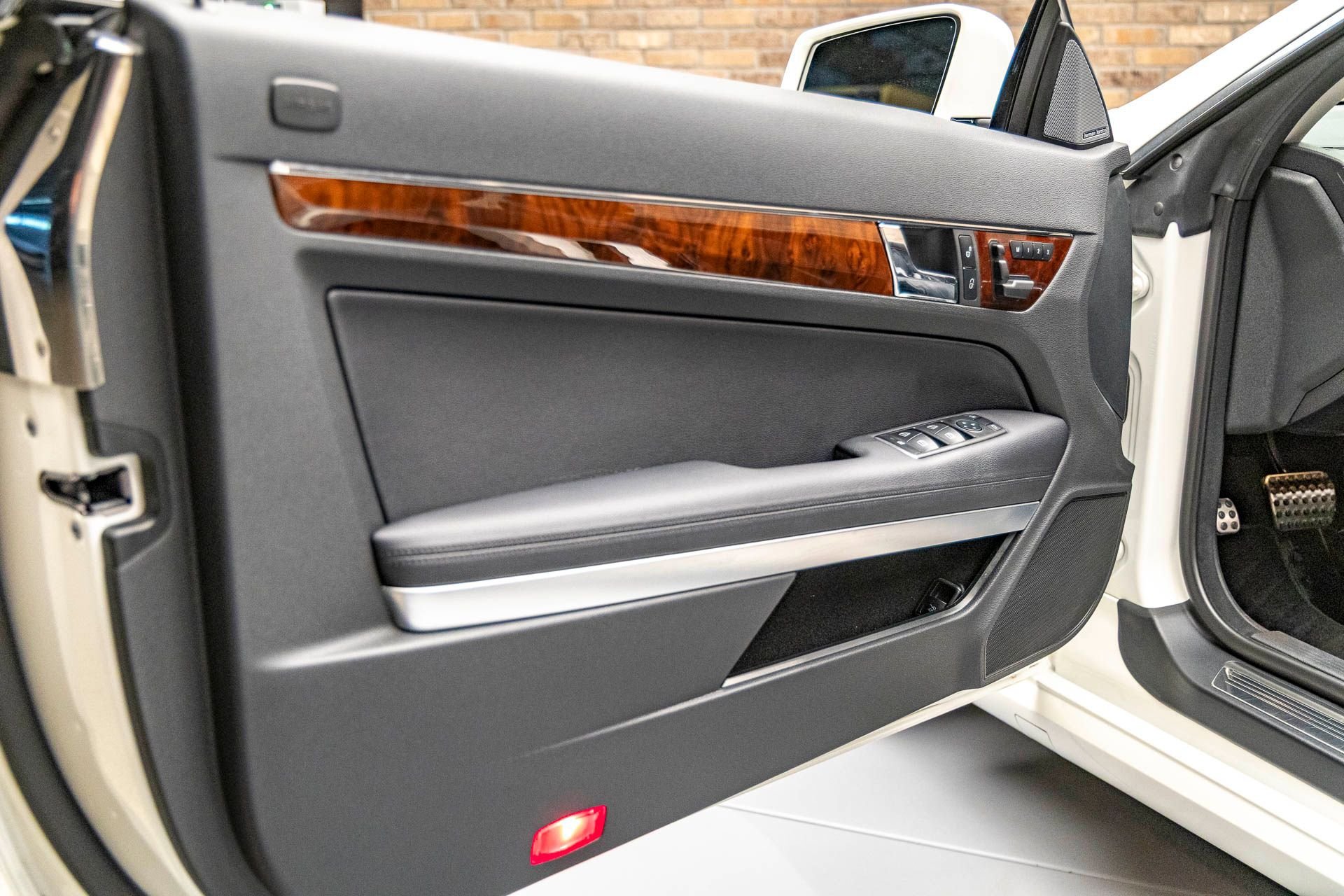 Used 2011 Mercedes-Benz E 550 Cabriolet image 33