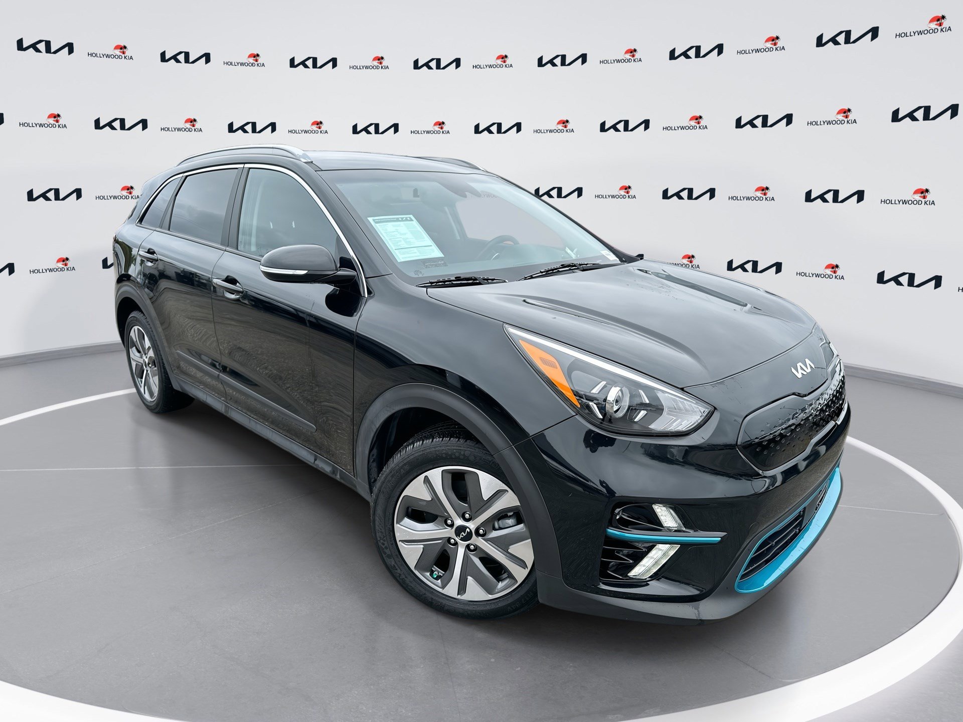 Used 2022 Kia Niro EX image 1