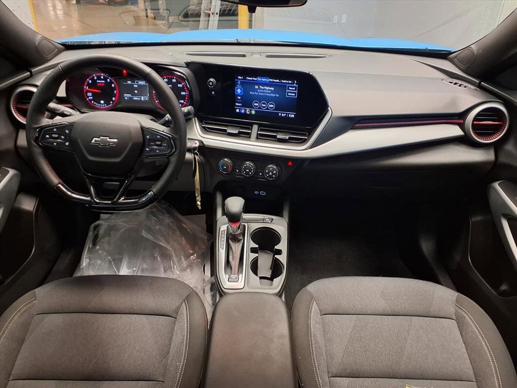 Used 2025 Chevrolet Trax RS w/ Driver Confidence Package image 9