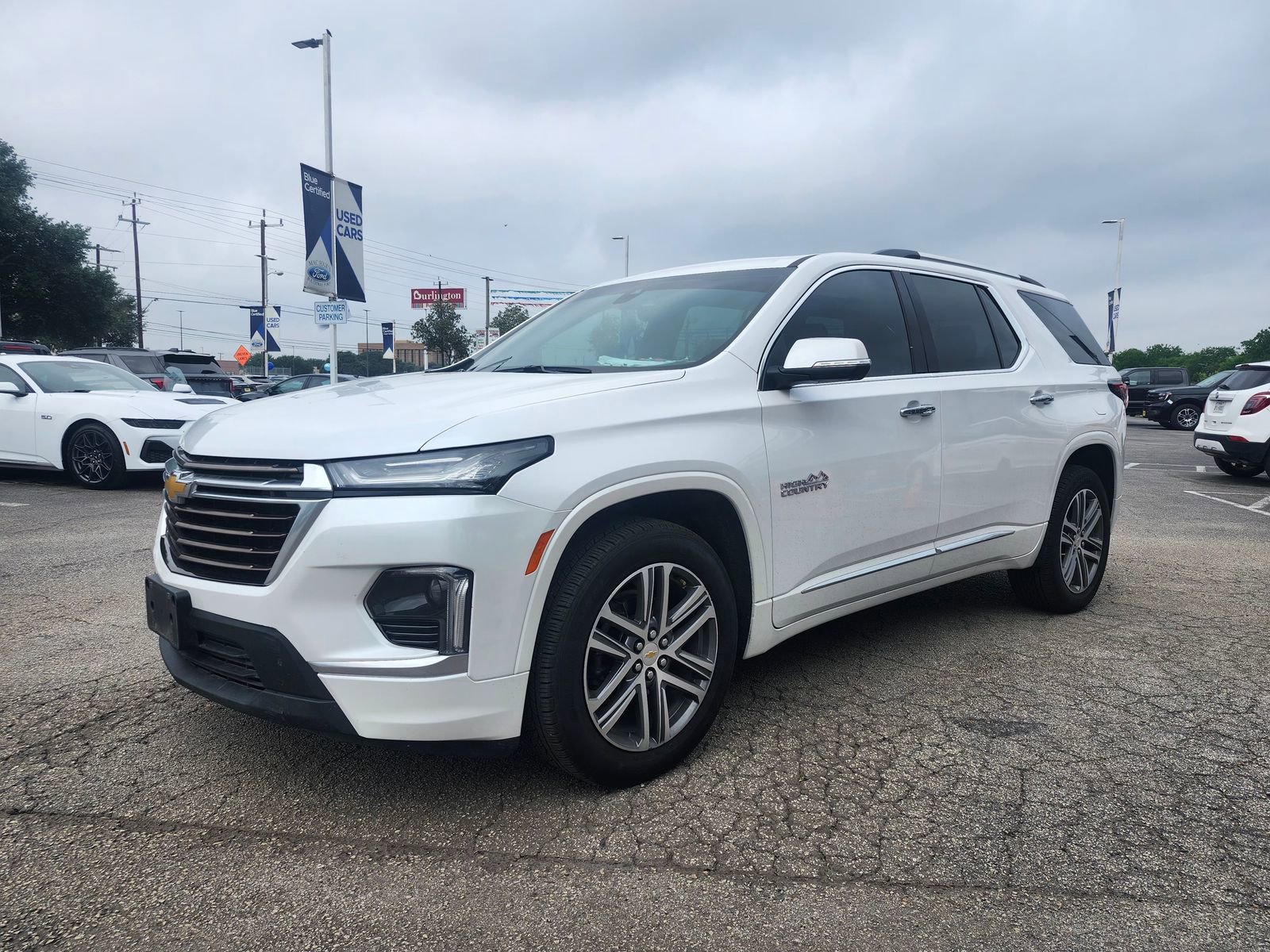 Used 2023 Chevrolet Traverse High Country FWD image 7