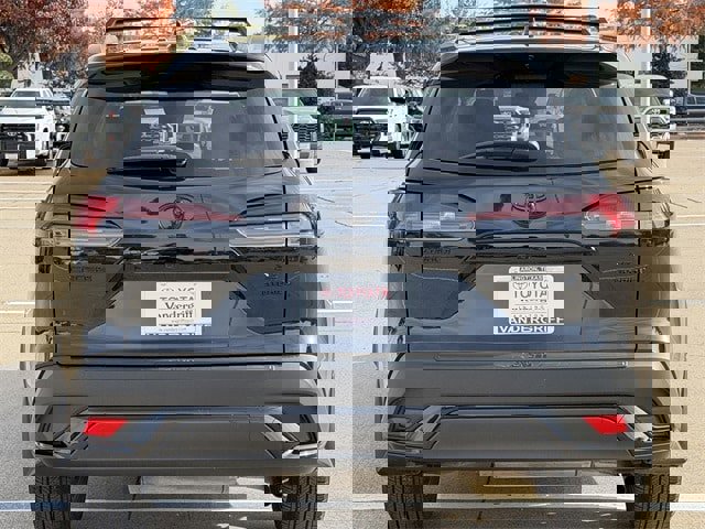 Used 2024 Toyota Corolla Cross SE image 5