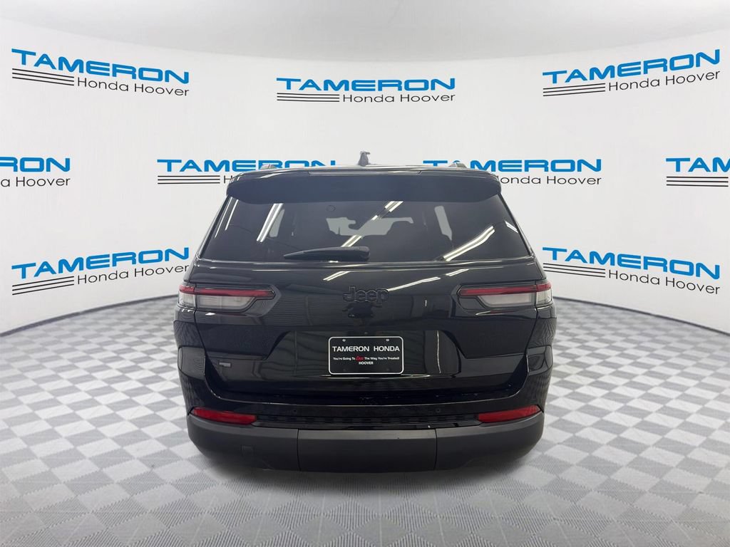 Used 2023 Jeep Grand Cherokee L Laredo RWD image 4
