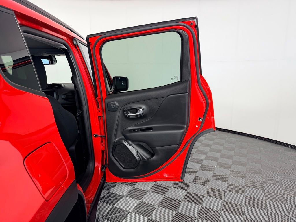 Used 2022 Jeep Renegade Latitude w/ Sun/Sound Group image 29