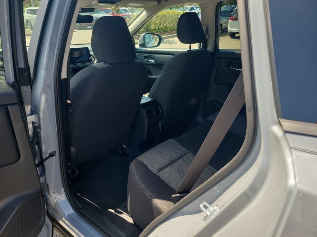 Used 2026 Nissan Rogue SV FWD image 9