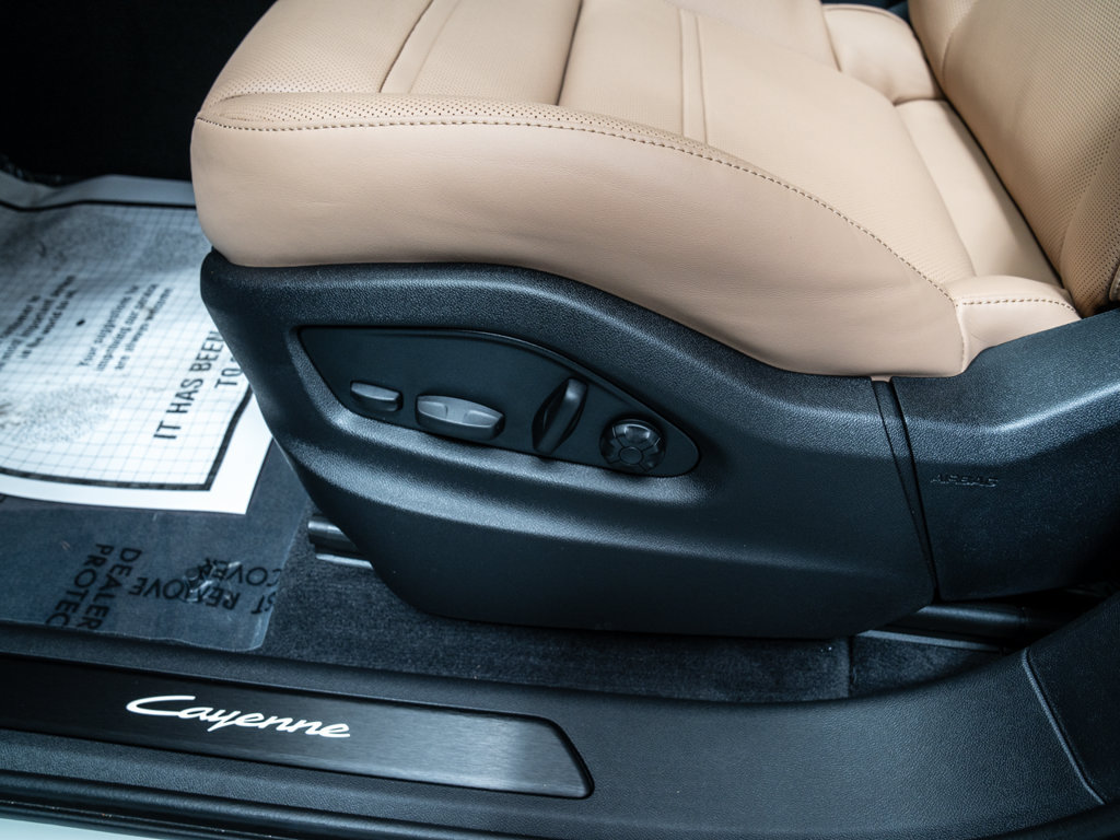 Used 2026 Porsche Cayenne Coupe AWD/4WD image 27