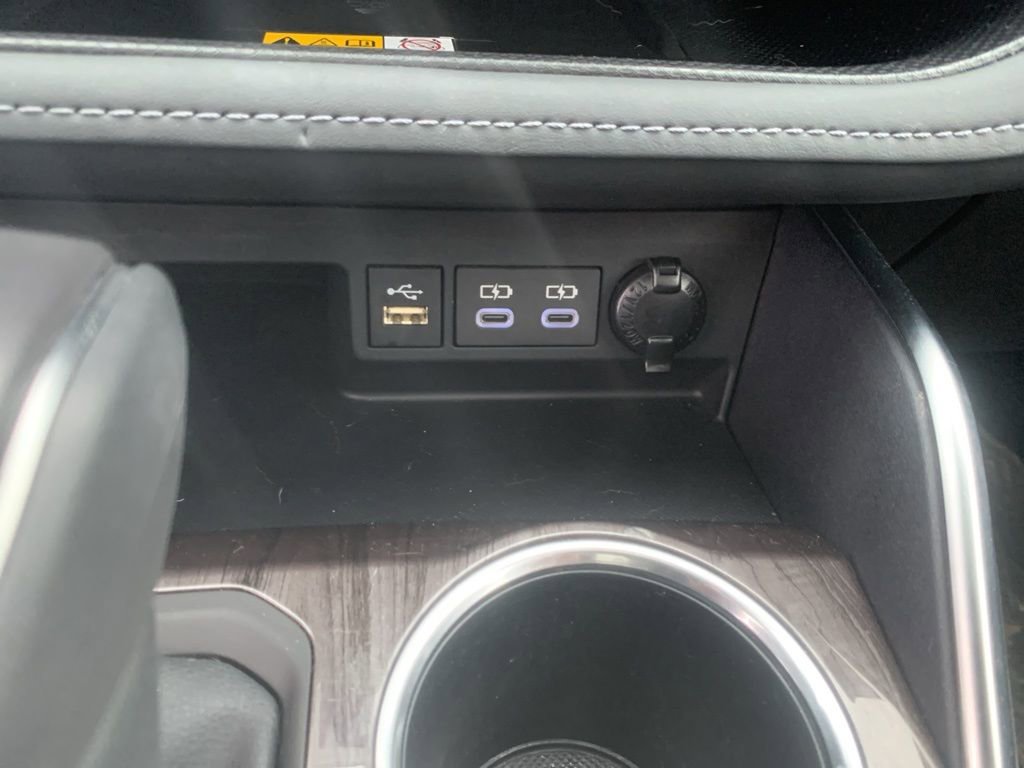 Used 2025 Toyota Highlander Platinum image 24