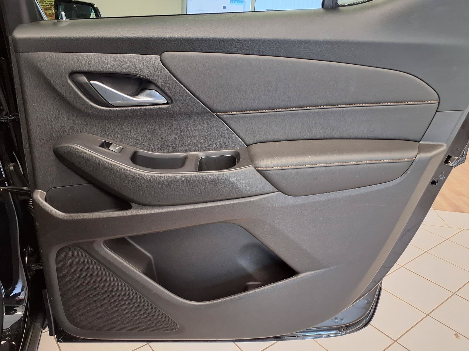 Used 2019 Chevrolet Traverse LT FWD image 12