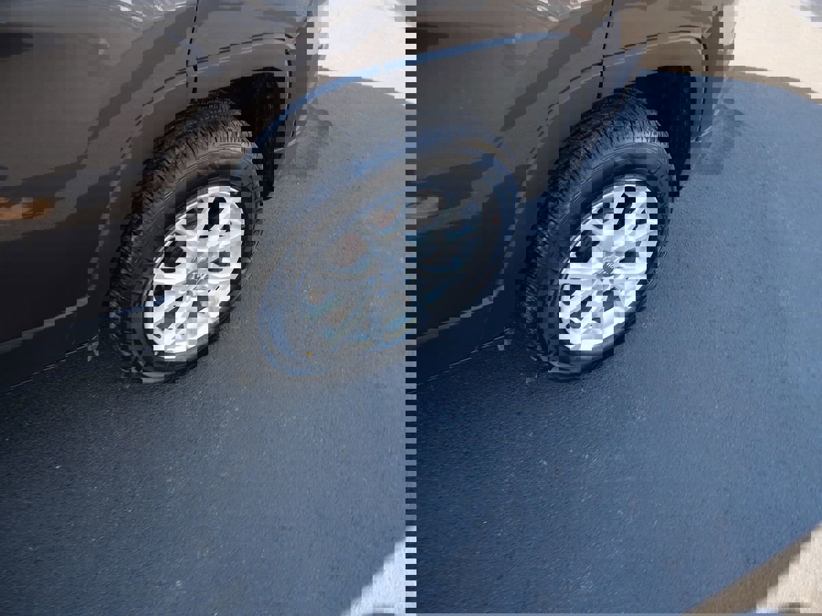 Used 2017 Jeep Cherokee Latitude w/ True North Edition image 37