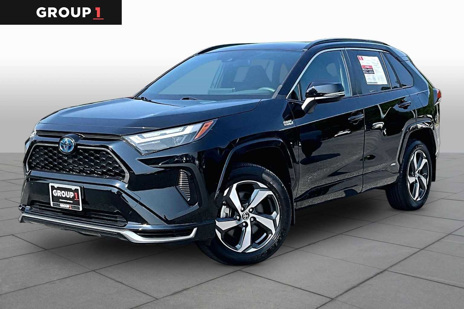 Used 2023 Toyota RAV4 SE w/ Weather & Moonroof Package AWD/4WD video 1