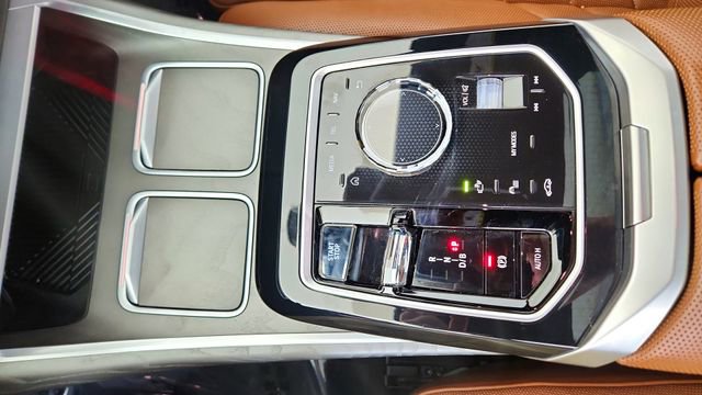 Used 2023 BMW i7 xDrive60 image 49