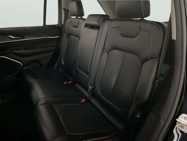 Used 2023 Jeep Grand Cherokee 4WD 4xe w/ Luxury Tech Group II image 45