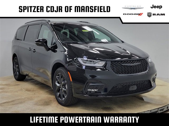 New 2026 Chrysler Pacifica Limited w/ S Appearance Package image 1