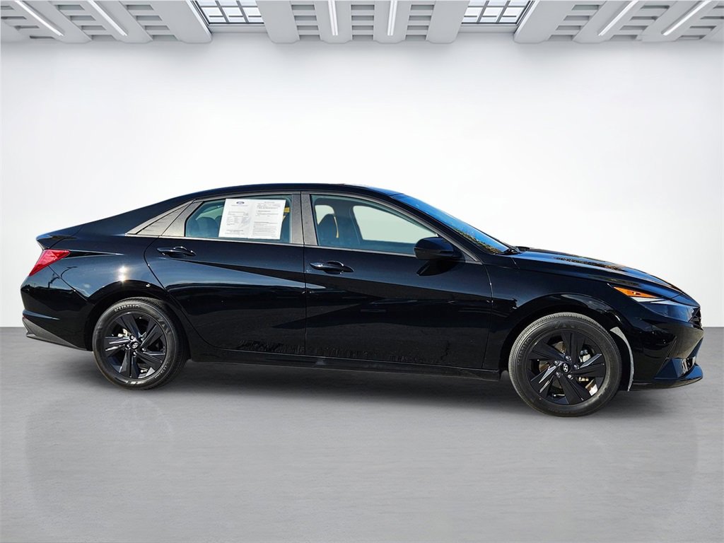 Used 2023 Hyundai Elantra Blue image 4