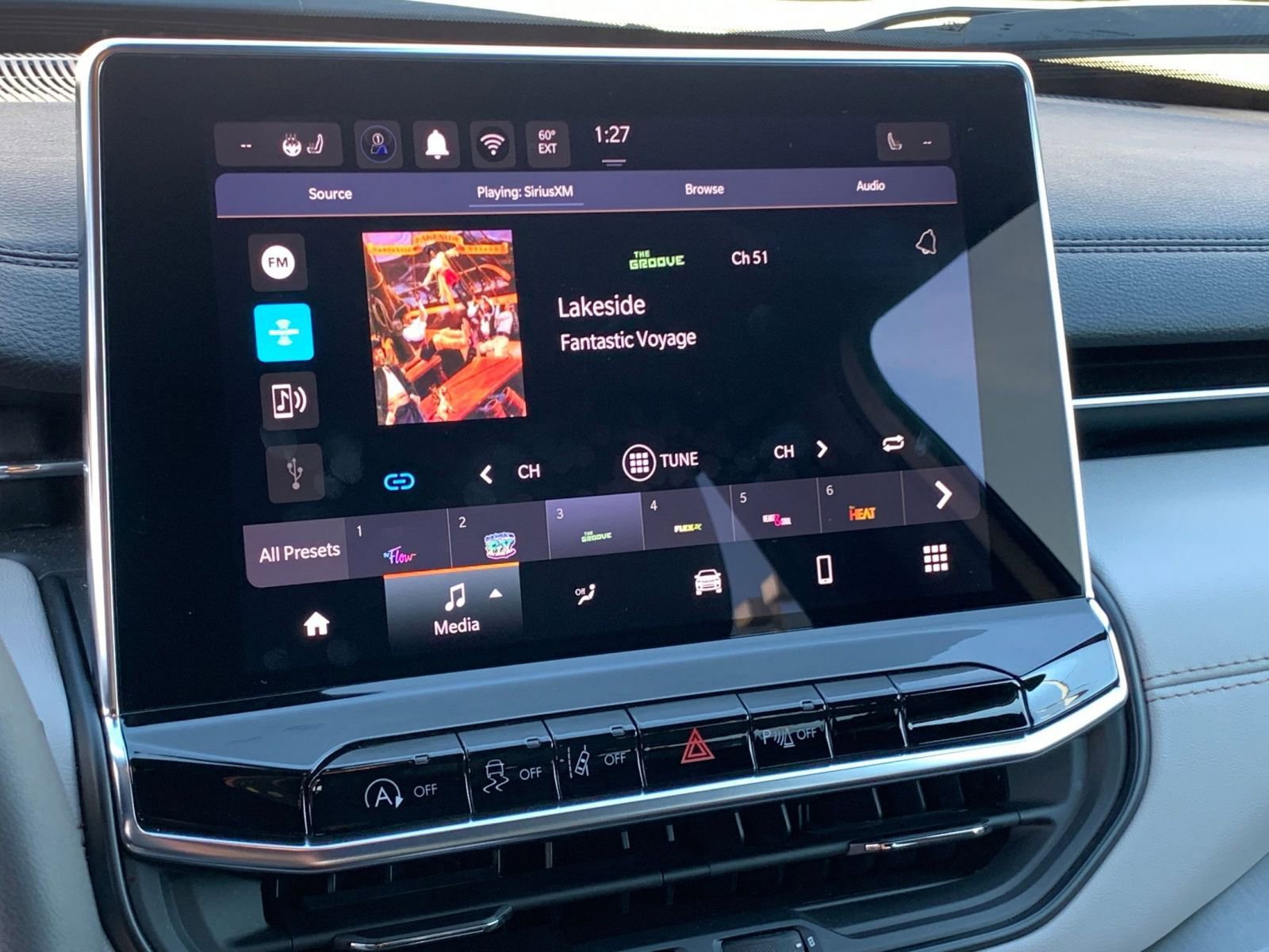 Used 2025 Jeep Compass Limited image 21