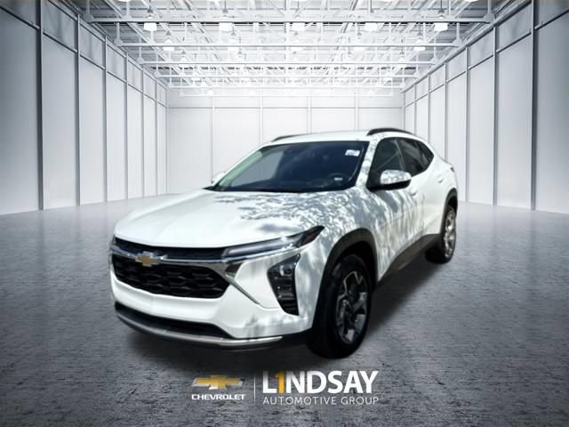 Used 2025 Chevrolet Trax LT FWD image 17