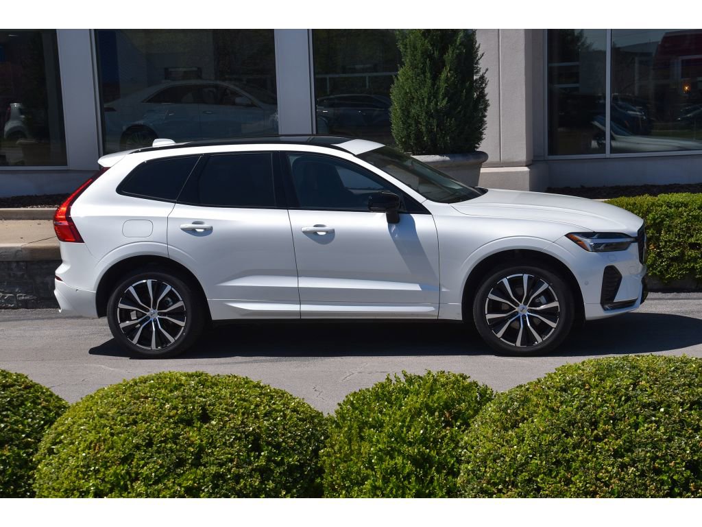 Certified 2025 Volvo XC60 B5 Plus w/ Protection Package Premier image 3