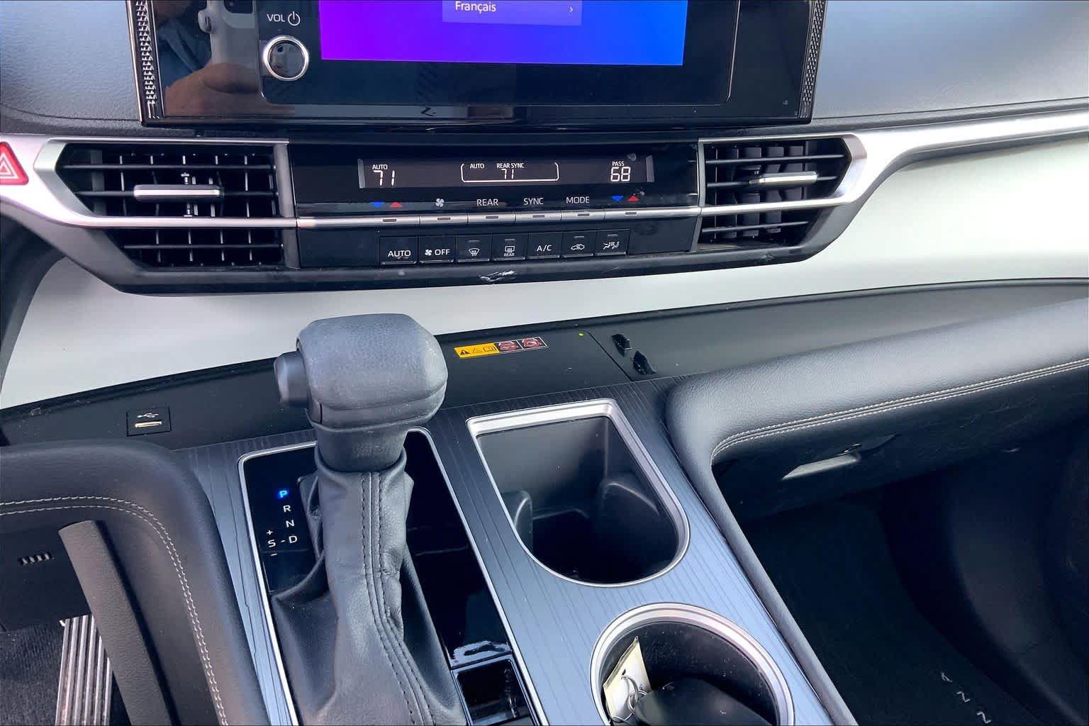 Used 2025 Toyota Sienna LE w/ LE Plus Package FWD image 35