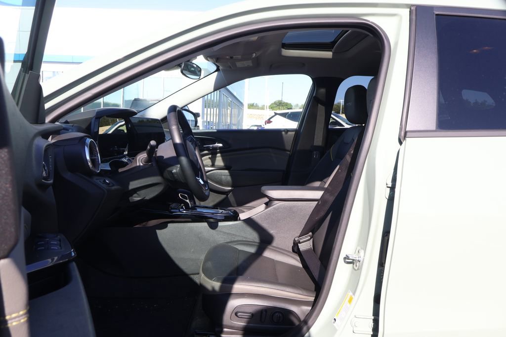 Used 2026 Chevrolet Trax ACTIV w/ Sunroof Package FWD image 9