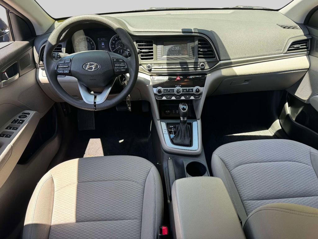 Used 2020 Hyundai Elantra SE FWD image 11