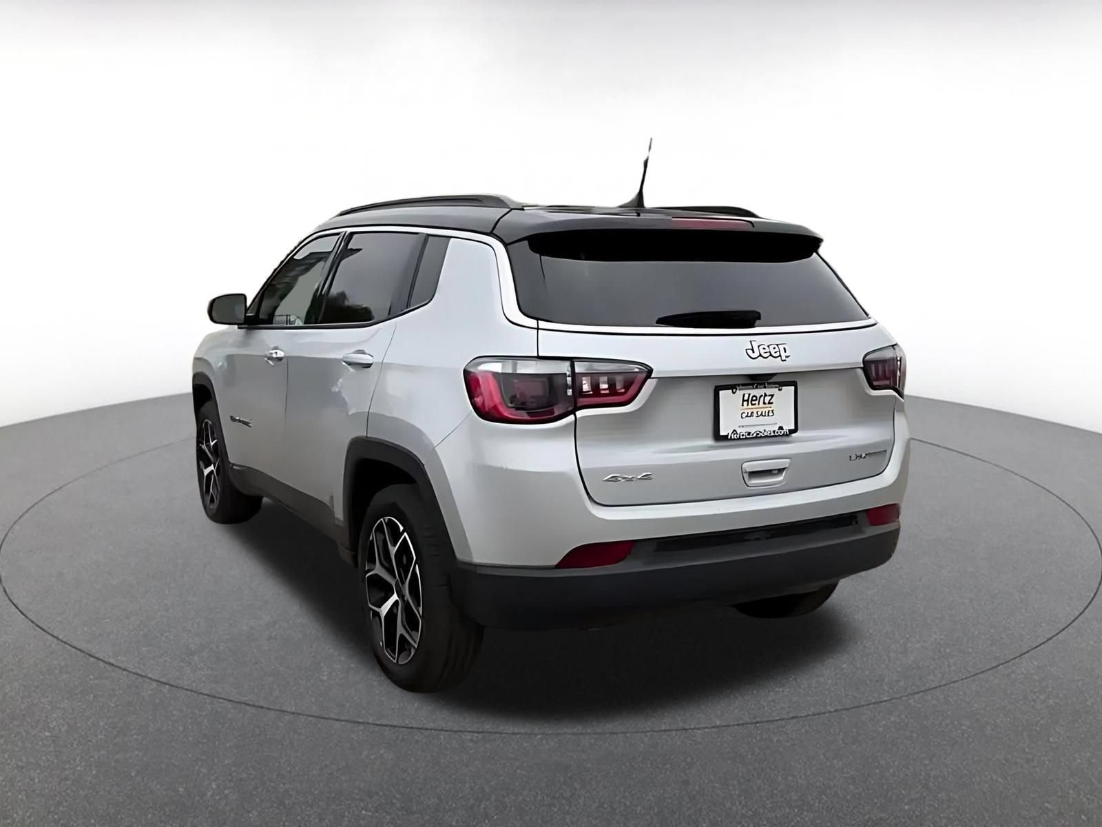 Used 2025 Jeep Compass Limited AWD/4WD image 10