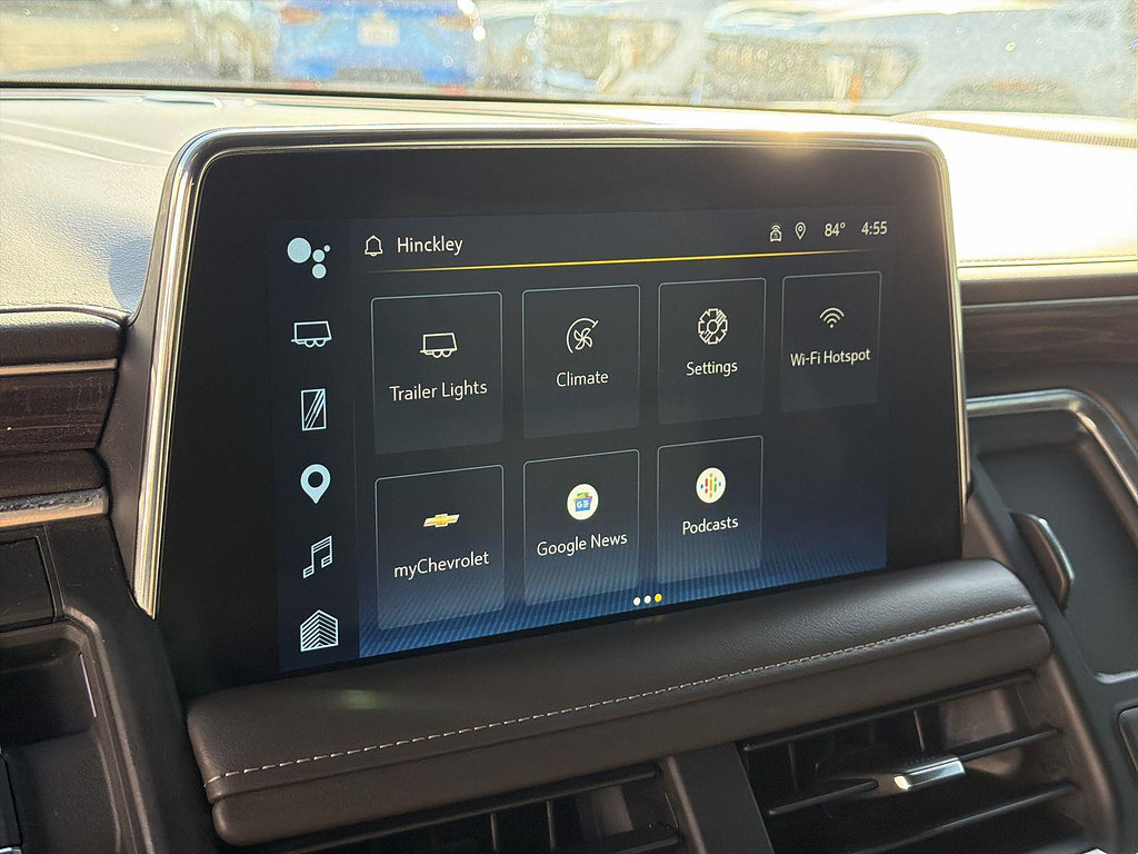 Used 2022 Chevrolet Suburban LT w/ Luxury Package AWD/4WD image 40