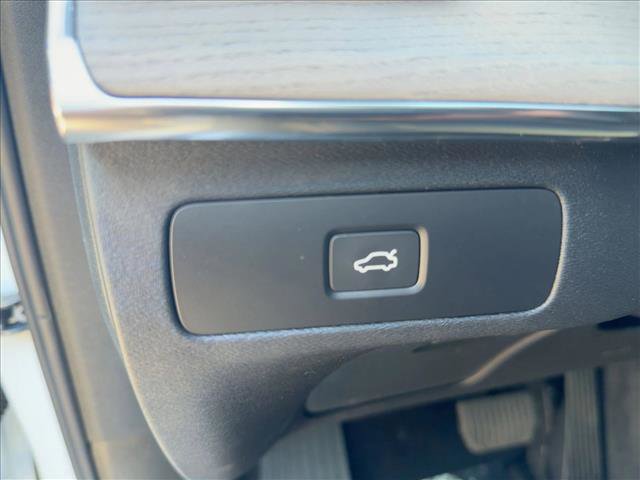 Certified 2025 Volvo XC90 B6 Plus w/ Protection Package Premier image 28