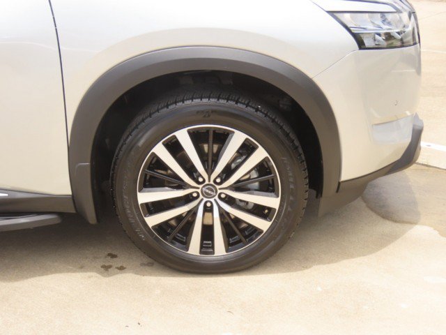 Used 2024 Nissan Pathfinder Platinum w/ Lighting Package (N93) FWD image 7