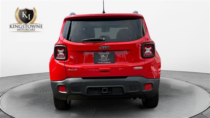 Used 2018 Jeep Renegade Latitude w/ UConnect 8.4 Nav Group AWD/4WD image 4